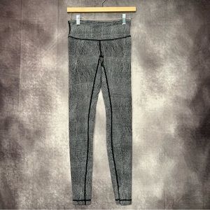 Lululemon Black White pattern Leggings‎ Pants Women's Size 4